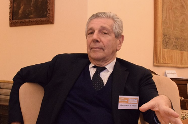 Peníze berete, ale běžence přijímat nechcete, vyčítá Česku italský exministr